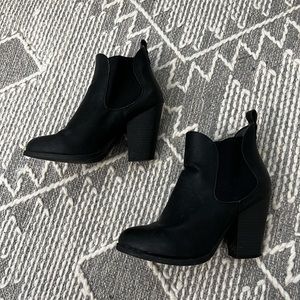 Black heeled boots size 7